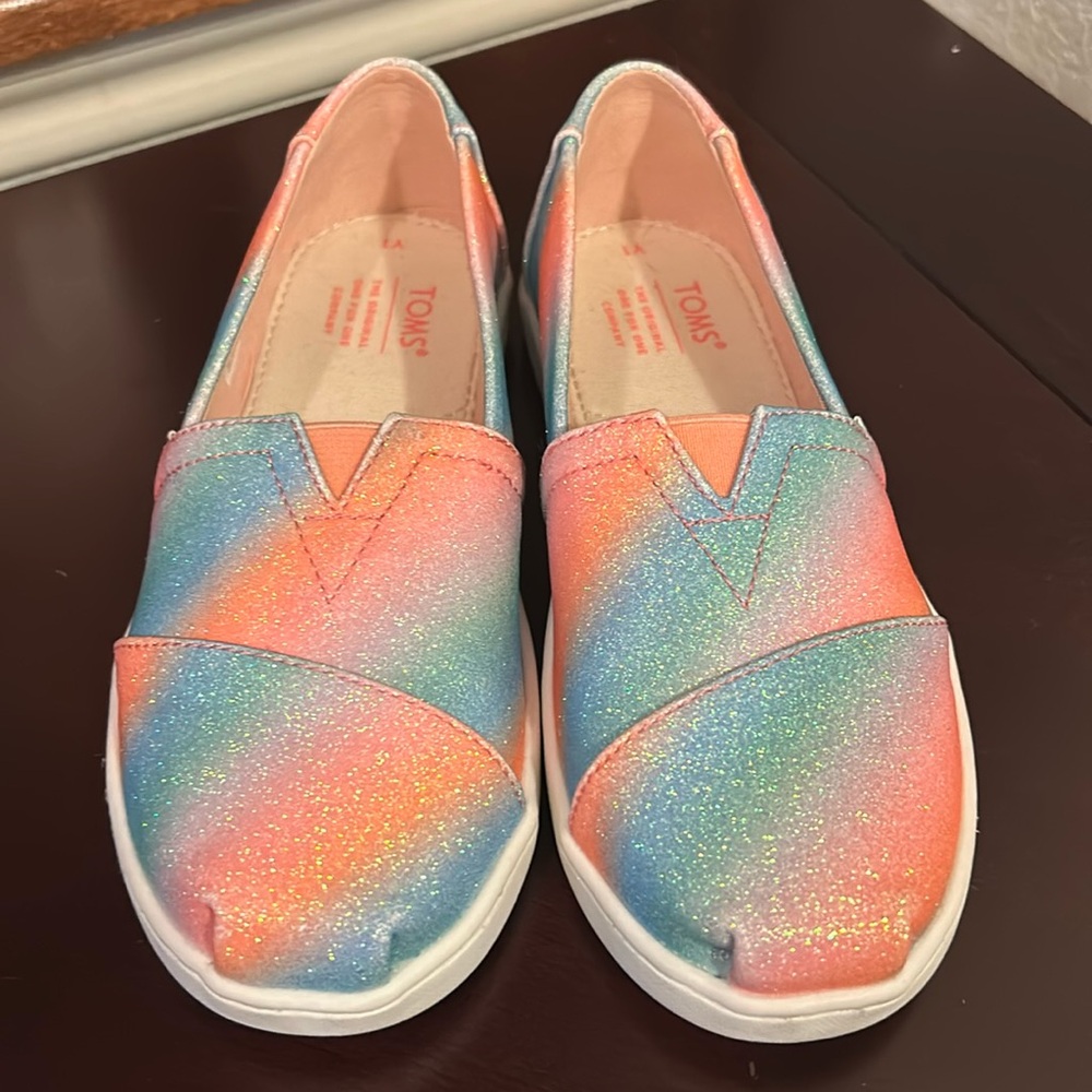 Brand new never worn size 1Y Tom’s sparkly rainbow shoes